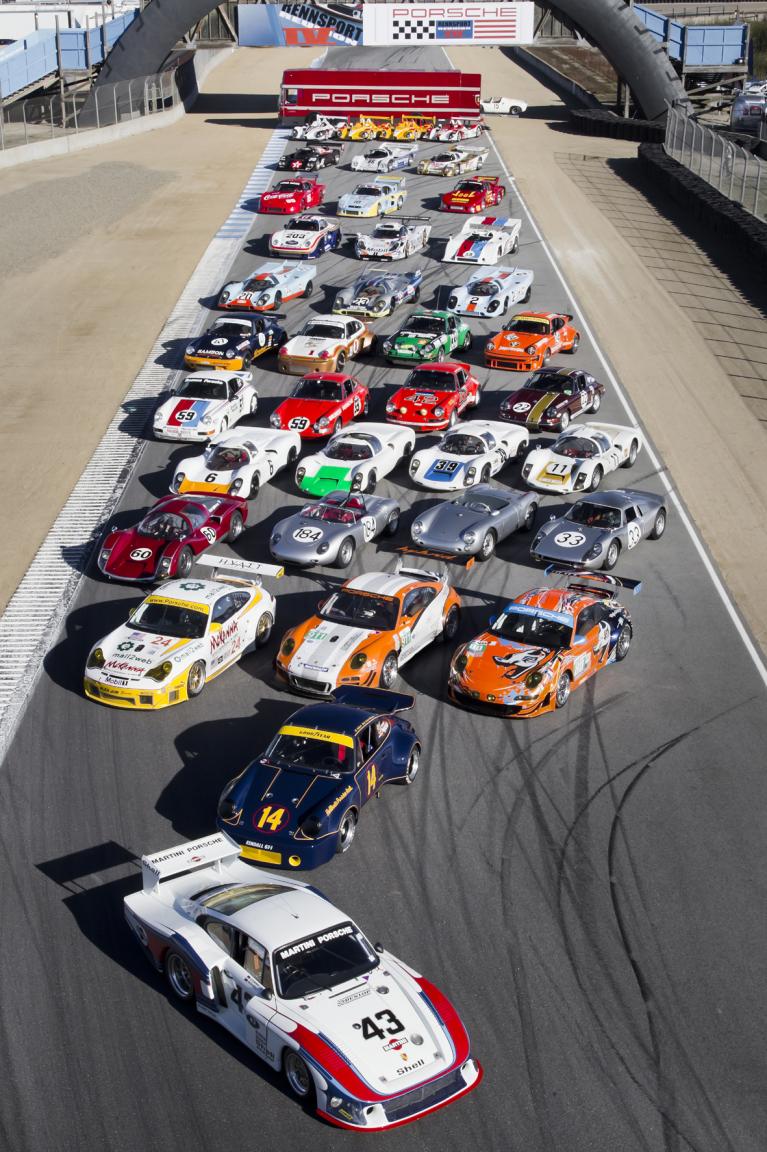 Versammelte Porsche-Rennwagenschätze bei der Porsche Reunion in Laguna Seca. 