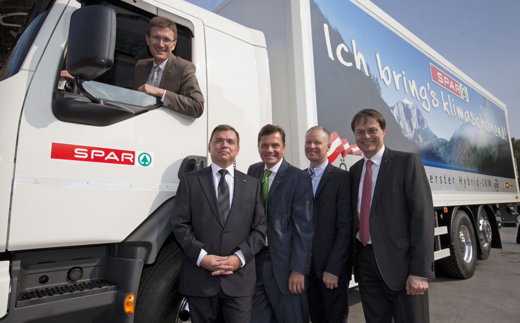 Volvo übergibt FE Hybrid an Spar