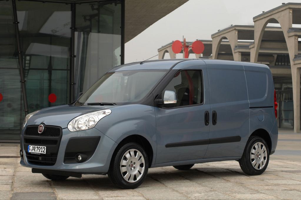 Vom kleinen Fiat Doblo Cargo gibt es nun auch einen Pritschenwagen-Variante. 