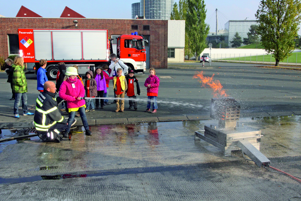 Von der Feuerwehr über das Currywurstessen bis zum Filmemachen 2013 Kinder erforschen die Volkswagen Welt.