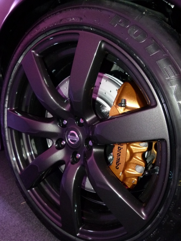 Weltpremiere Nissan Juke-R - Schwarzer Kugelblitz mit 480 PS