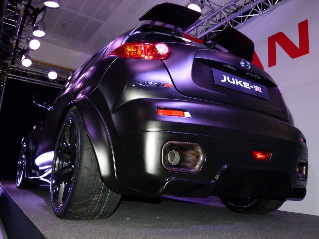 Weltpremiere Nissan Juke-R - Schwarzer Kugelblitz mit 480 PS