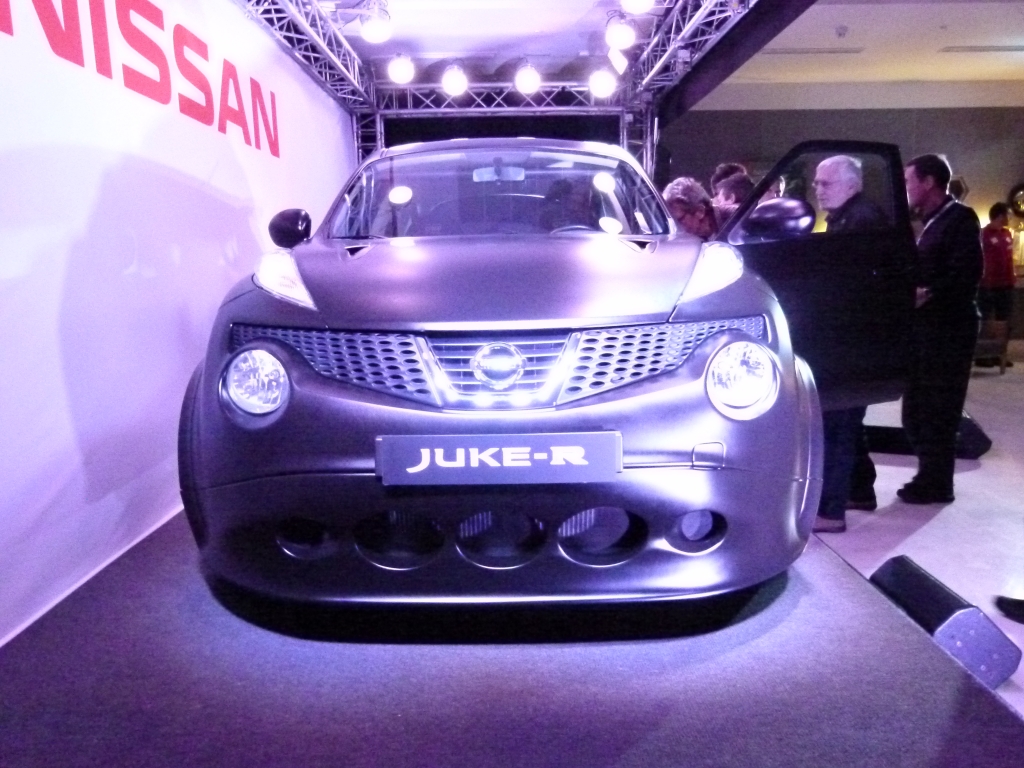 Weltpremiere Nissan Juke-R - Schwarzer Kugelblitz mit 480 PS