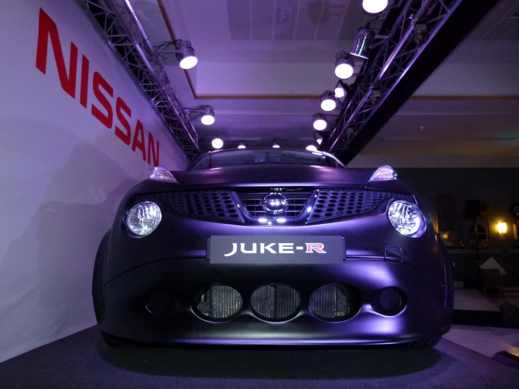 Weltpremiere Nissan Juke-R - Schwarzer Kugelblitz mit 480 PS