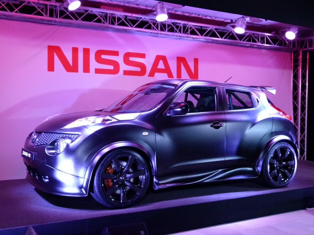 Weltpremiere Nissan Juke-R - Schwarzer Kugelblitz mit 480 PS