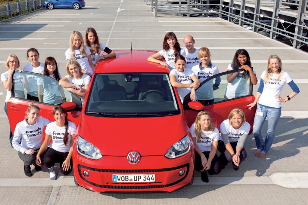 Weltrekord - 16 Leute im VW Up