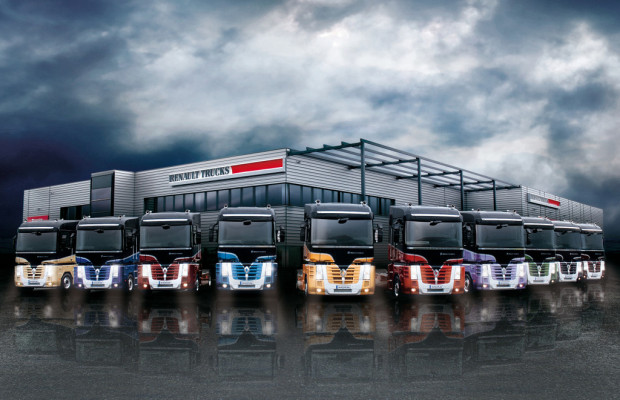 Zehn Renault Magnum im Designer-
