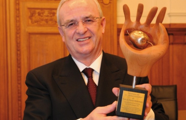 „Sind Sie stolz auf diese Kartoffel?” - Martin Winterkorn erhält Kommunikations- und Wirtschaftspreis „Heiße Kartoffel 2011” in Leipzig