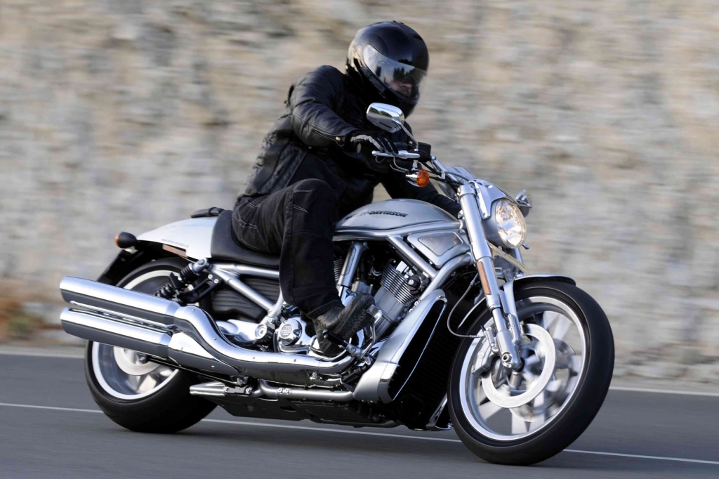 Als Hommage an die erste V-Rod greift die 