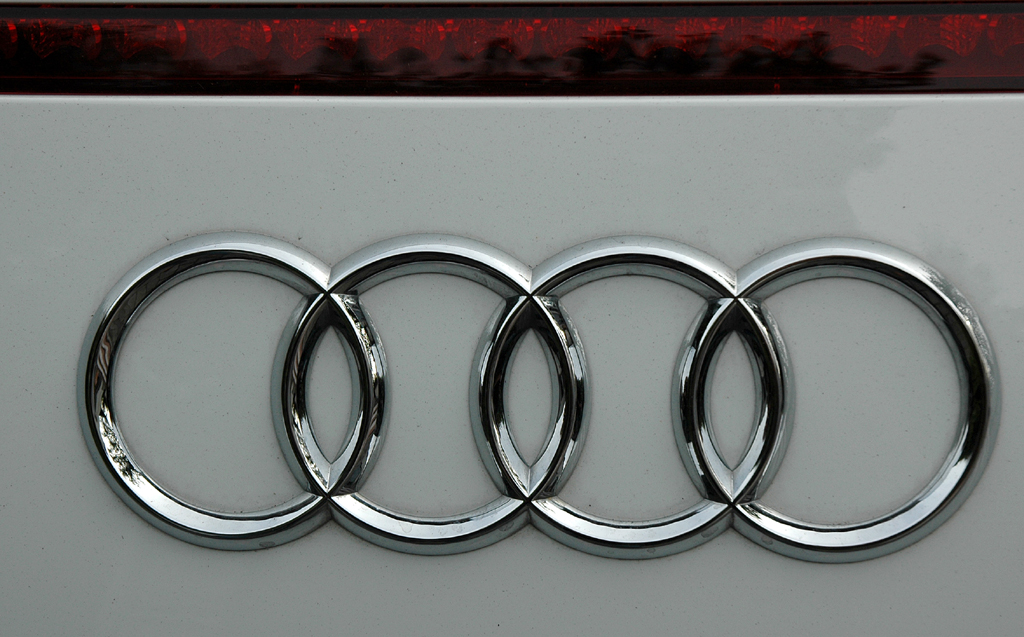 Audi R8 Spyder: Die vier Markenringe sitzen am Heck unter der dritten Bremsleuchte. 
