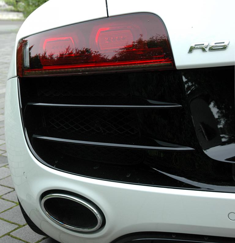 Audi R8 Spyder: Moderne Leuchteinheit hinten mit Modellschriftzug auf der Fahrerseite. 
