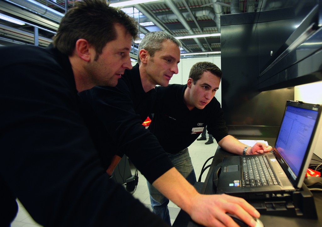 Audi Twin Cup 2011: Für den Gesamtsieg entscheidend ist das effiziente Zusammenspiel zwischen Technikern und Serviceberatern.