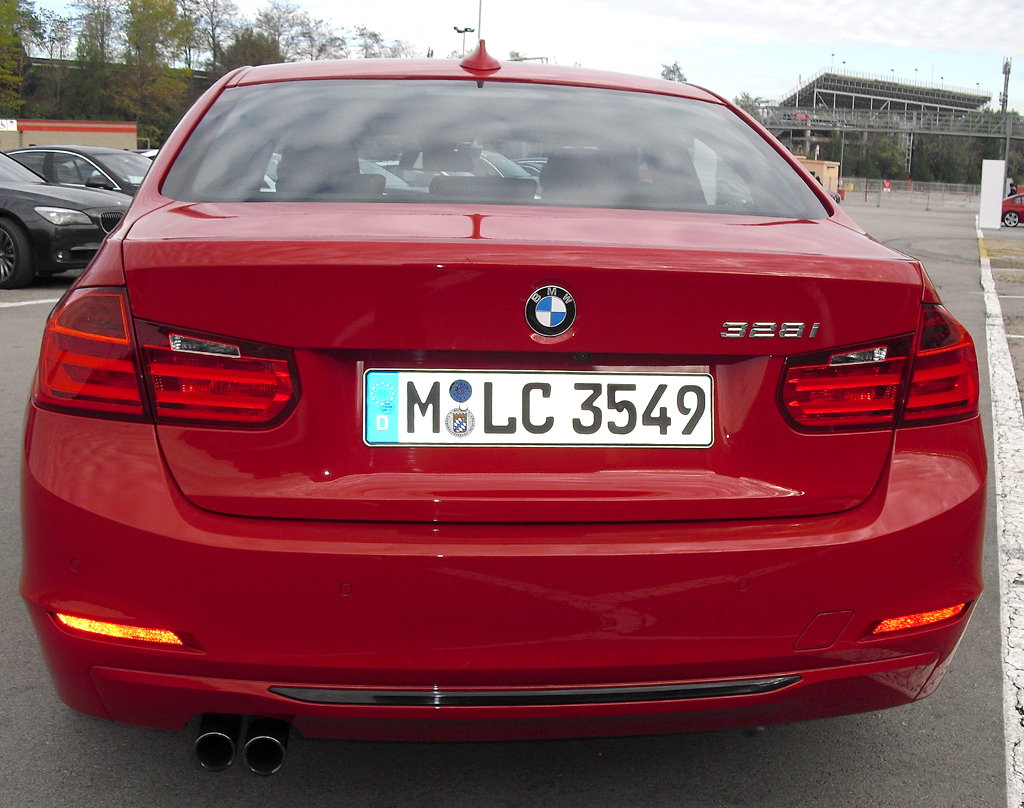 BMW 3er: Blick auf die Heckpartie der Limousine. 