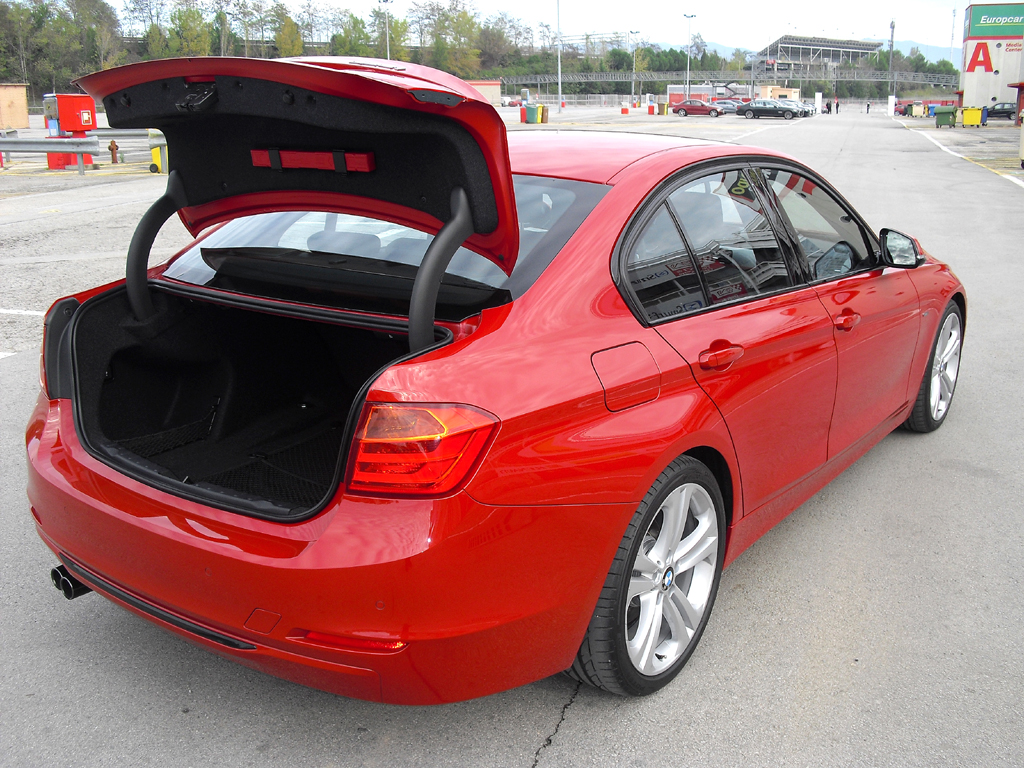BMW 3er: Ins Gepäckabteil passen mit 480 jetzt 20 Liter mehr hinein. 