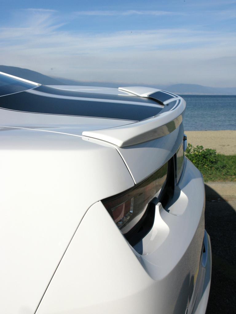 Chevrolet Camaro: Der Heckspoiler betont den sportlichen Auftritt. 