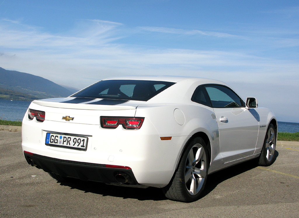Chevrolet Camaro: Heck-/Seitenansicht des US-Sportwagens. 