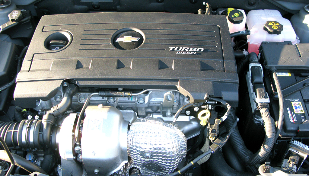 Chevrolet Cruze: Blick unter die Haube des 2,0-Liter-Selbstzünders. 