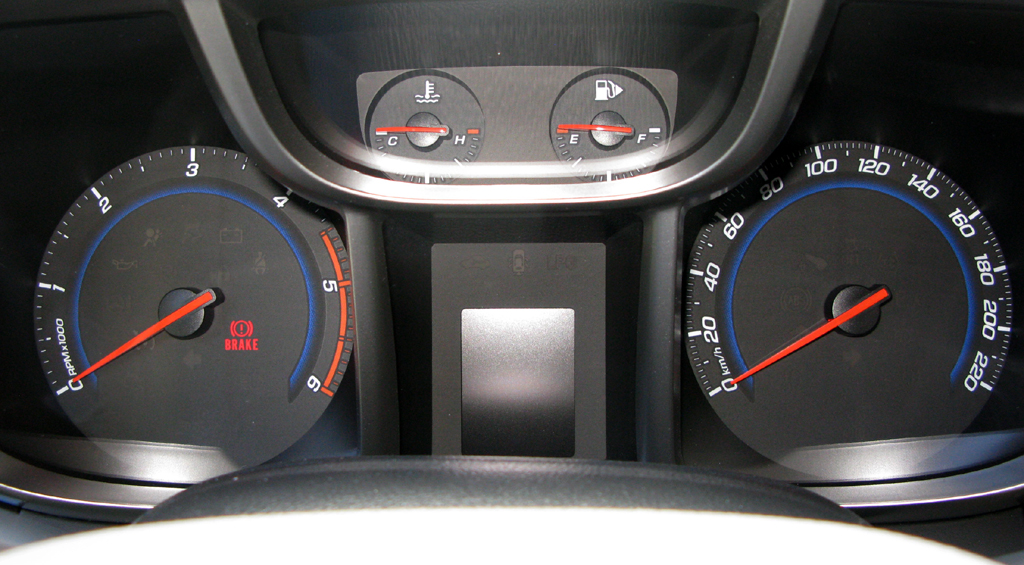 Chevrolet Orlando: Blick durch den Lenkradkranz auf die Rundinstrumentierung. 