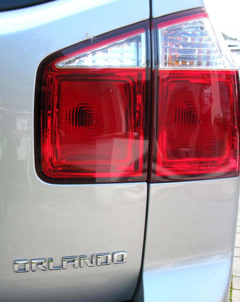 Chevrolet Orlando: Moderne Leuchteinheit hinten mit Modellschriftzug. 
