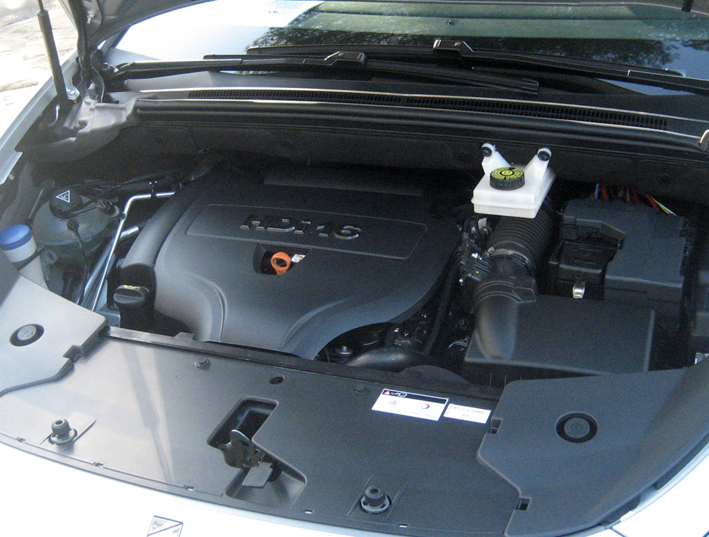 Citroën DS5: Blick auf den Motor, hier eines Turbodiesels. 