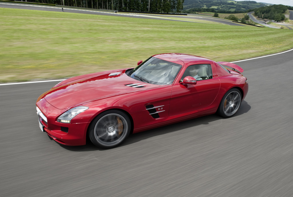 Dacia Sandero und Mercedes-Benz SLS AMG sind beste 