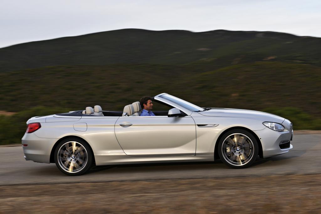 Das 6er Cabrio lebt vor allem von seiner extrem flachen Silhouette
