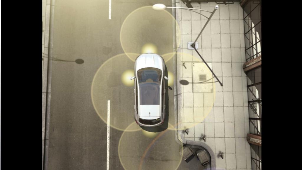 Das Around View Monitor-System von Nissan überwacht mit Kameras Front, Seiten und Heck des Fahrzeugs. 