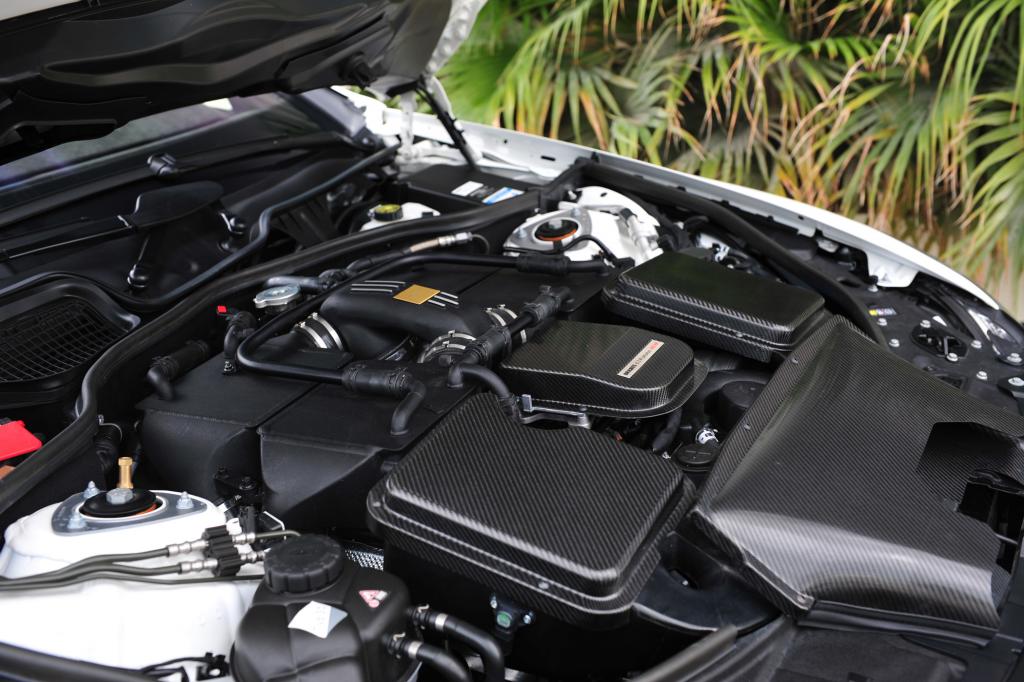 Das V12-Biturbo-Triebwerk erreicht mit den Veränderungen das maximale Drehmoment bei 2.100 Umdrehungen