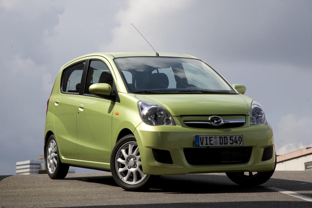Der Daihatsu Cuore wird heute von einem 1,0-Liter-Benziner befeuert, der 51 kW/71 PS leistet