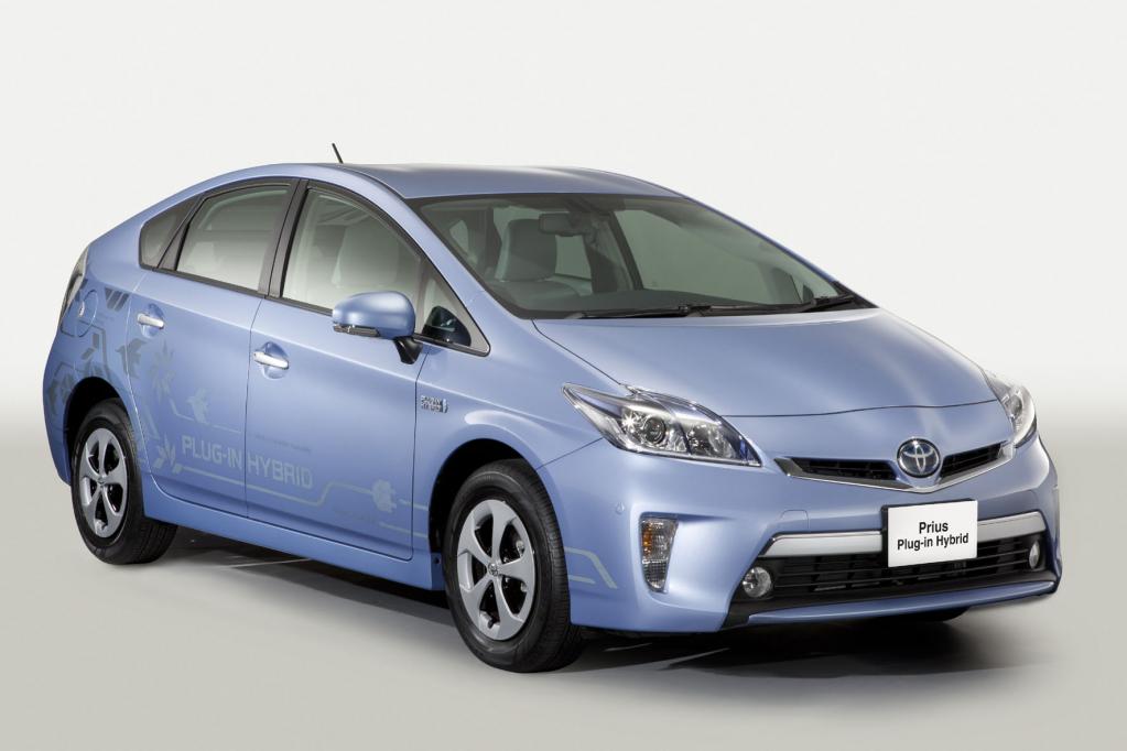Der Toyota Prius PHEV, das Plug-In-Modell des Hybriden Prius kann von japanischen Kunden ab sofort bestellt werden, teilt der Autobauer mit. 