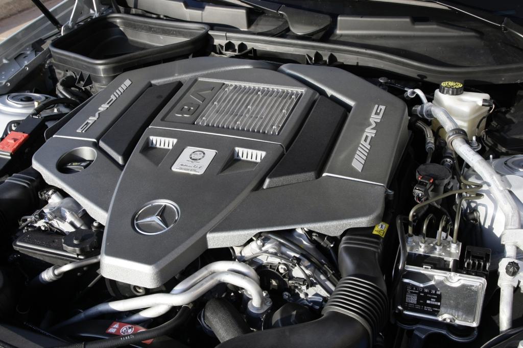 Der V8 kommt auf 422 PS