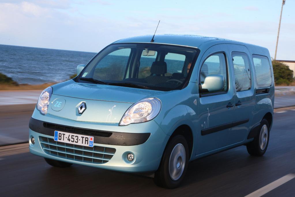 Der rein elektrisch betriebene Kleintransporter Kangoo ZE kostet in der Normalversion ab 23.800, in der Langversion ab 25.228 Euro. 