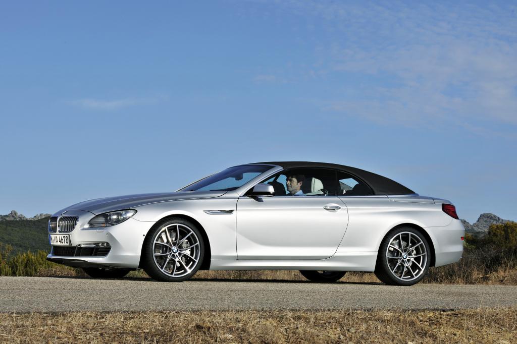 Die Fahrt durch den Herbstnachmittag wird mit dem BMW 640i zum Vergnügen