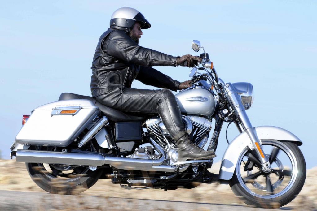 Die Harley mit dem Doppelcharakter geht ab 16 895 Euro an den Start. 