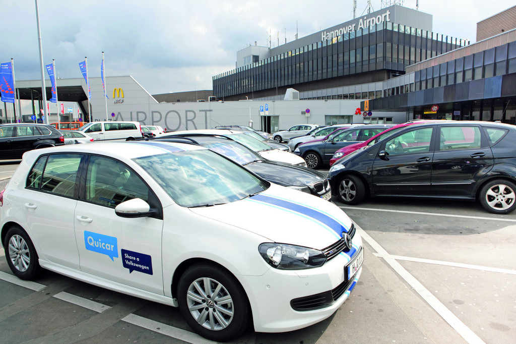 Ein Quicar-Golf von Volkswagen am Flughafen in Hannover.