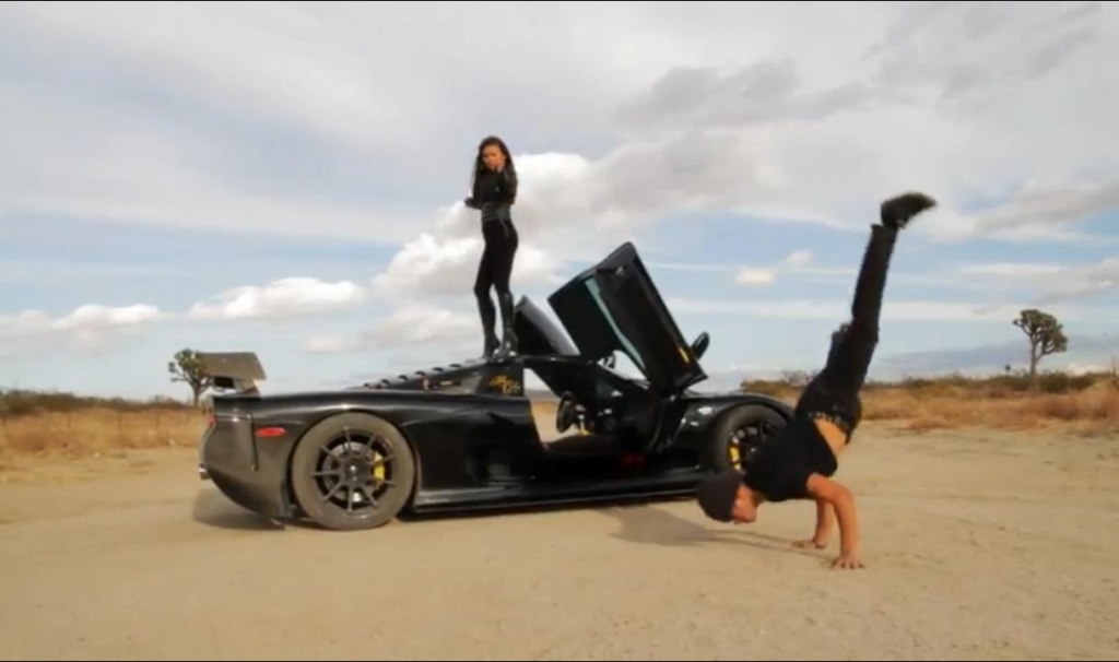 Eine andere Art der Autopräsentation: Mosley Raptor GTR