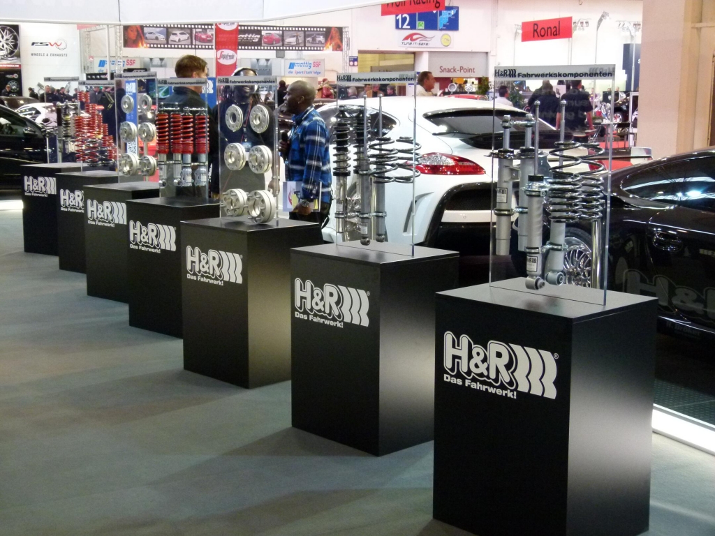 Essen Motor Show 2011: H&R präsentiert Rennfahrzeuge, Straßenboliden und Klassiker