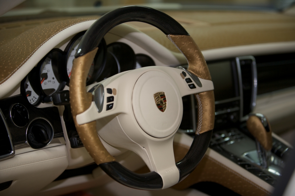 Essen Motor Show 2011: H&R präsentiert Rennfahrzeuge, Straßenboliden und Klassiker