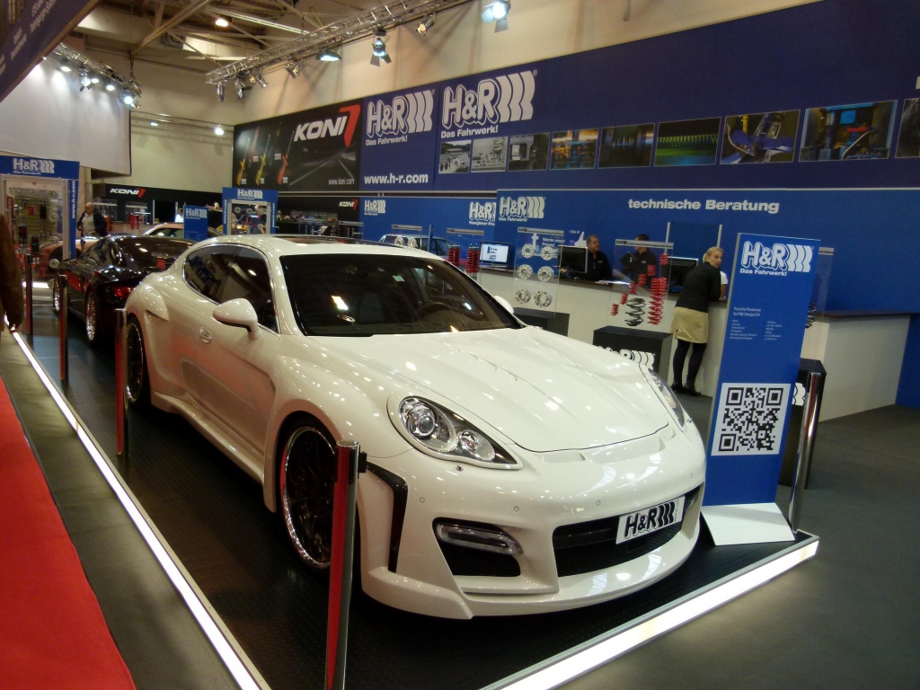 Essen Motor Show 2011: H&R präsentiert Rennfahrzeuge, Straßenboliden und Klassiker