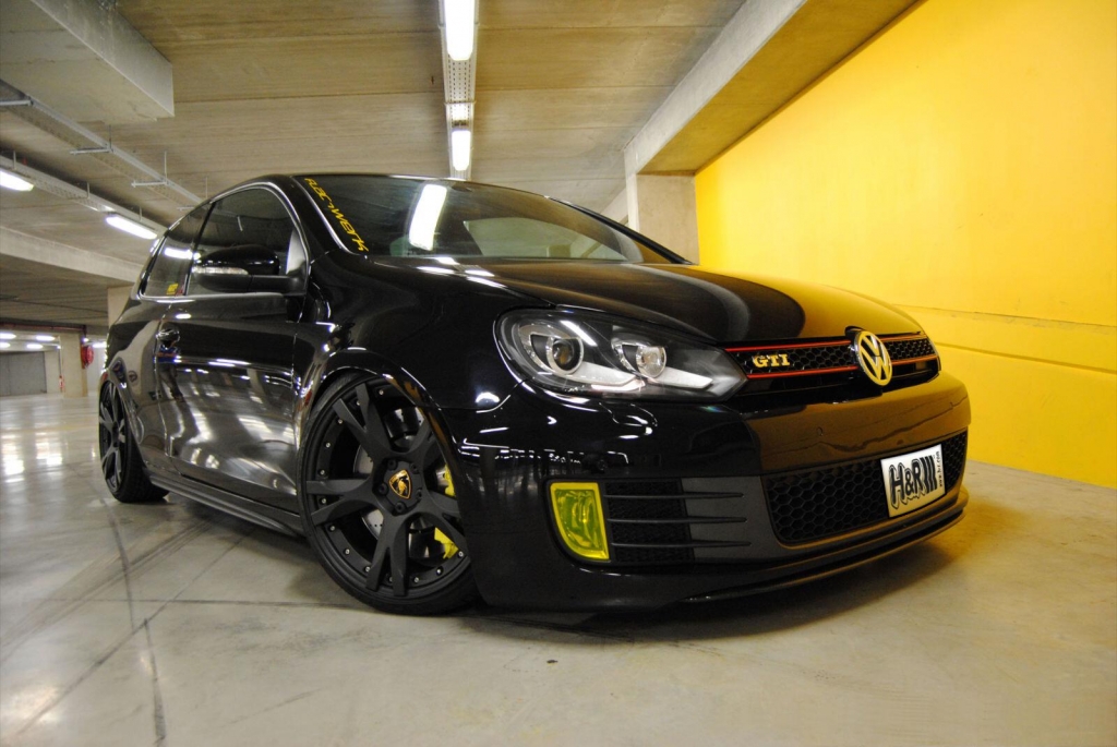 Essen Motor Show 2011: H&R präsentiert Rennfahrzeuge, Straßenboliden und Klassiker