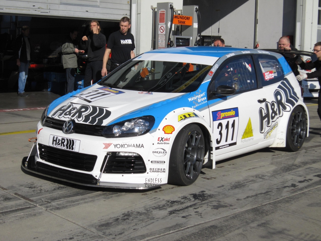 Essen Motor Show 2011: H&R präsentiert Rennfahrzeuge, Straßenboliden und Klassiker