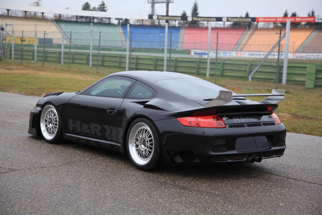 Essen Motor Show 2011: H&R präsentiert Rennfahrzeuge, Straßenboliden und Klassiker