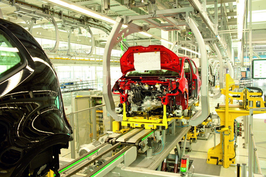 Fahrzeugfertigung im slowakischen Volkswagen-Werk Bratislava.