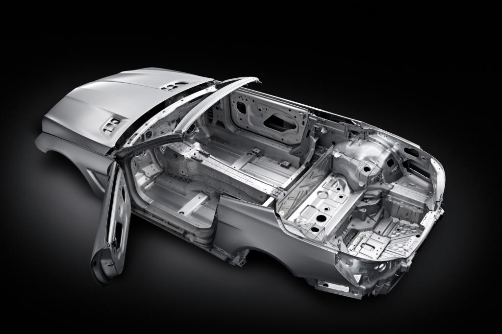 Große Teile von Karosserie und Chassis sind aus Leichtmetall