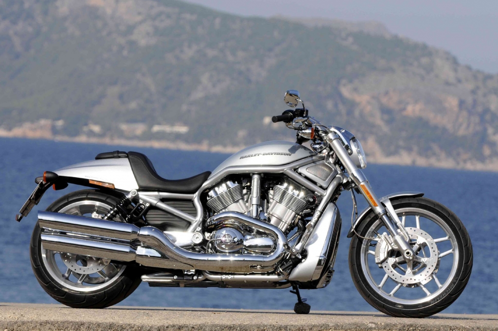 Harley: Mit zwei neuen V-Rod dynamisch ins neue Jahr