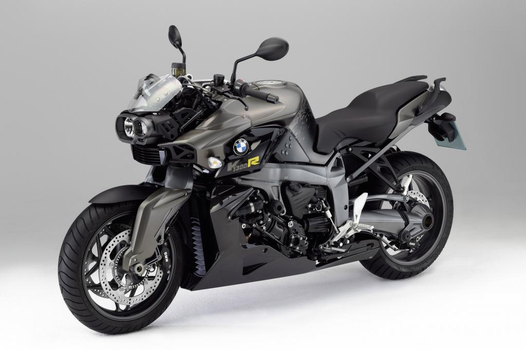 Im neuen Modelljahr erhält die K 1300 die beiden neuen Varianten K 1300 R 
