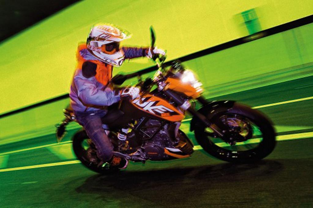 KTM erhofft sich mit der ersten Straßen-125er nicht nur Sympathien bei älteren Semestern, sondern will auch denjenigen Nachwuchs an die sportliche Marke binden, der sein Glück nicht nur im Gelände findet. 