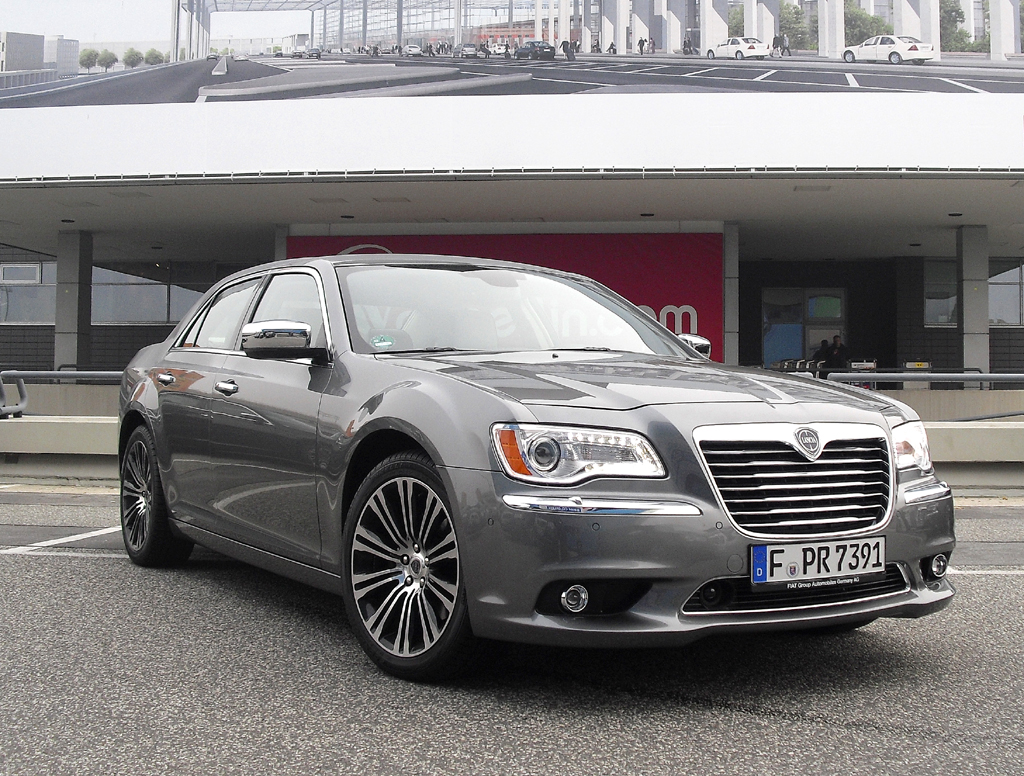 Lancia Thema: Die große Stufenheck-Limousine ist das neue Flaggschiff der Marke. 