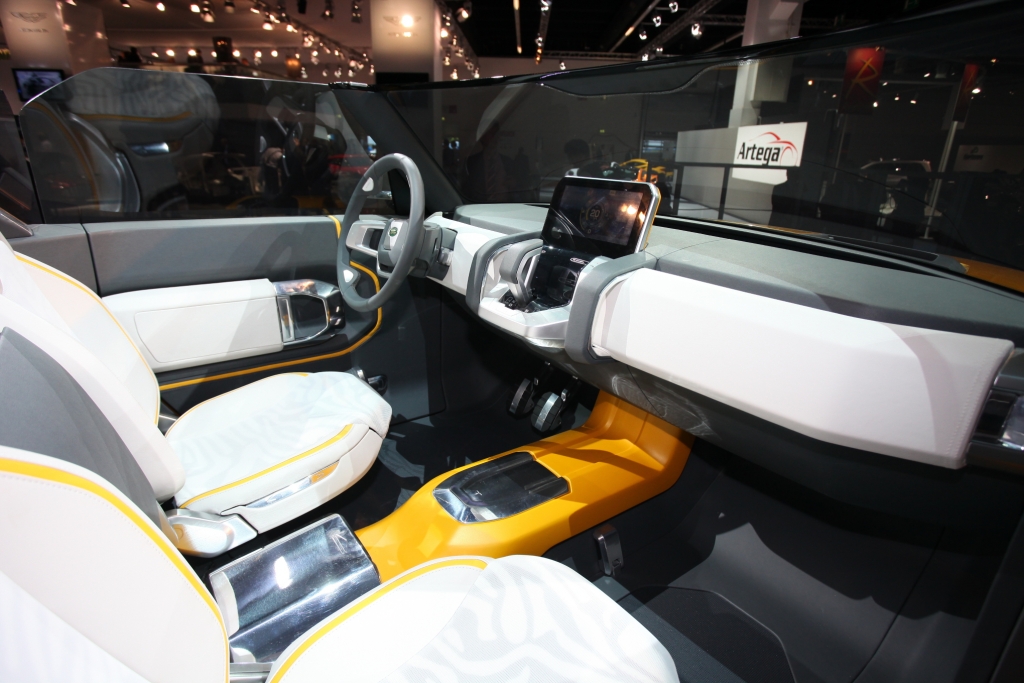 Land Rover DC100 Sport.