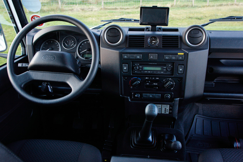 Land Rover Defender, 2012.
